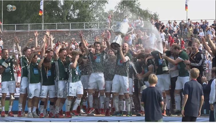 DM Feld Herren Siegerehrung RWK HTCU 2 3 10 06 2018